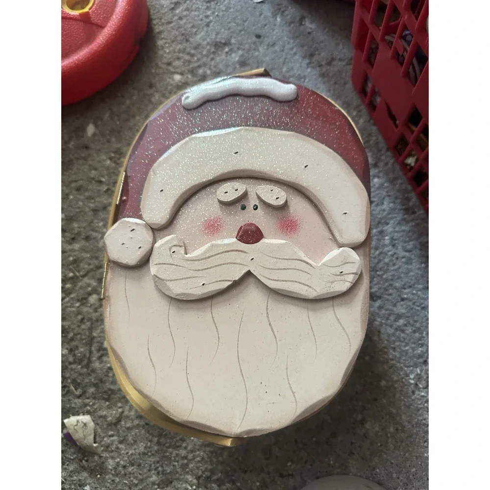 VTG Woven Basket W/ Wood Santa Claus Hinged Lid & Handle- Christmas Decor
